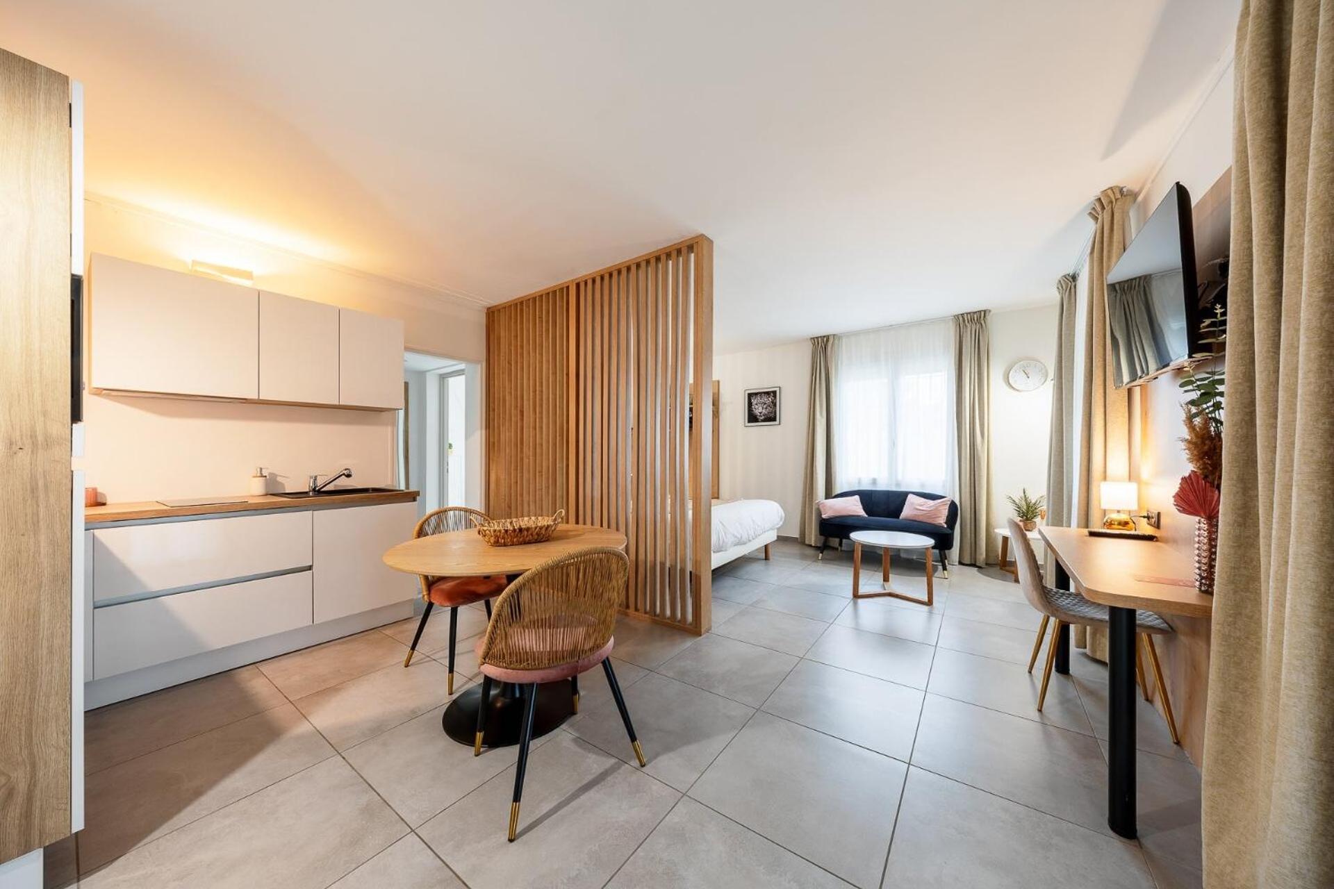 The Originals City, Hotel Azur, Fos-Sur-Mer Buitenkant foto